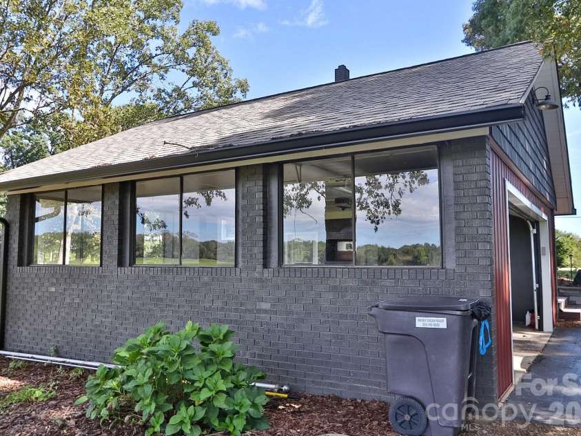 2659 US Highway 21 Highway, Hamptonville, NC 27020.  MLS# CAR4428332, YatesRealty ID 54306. 
