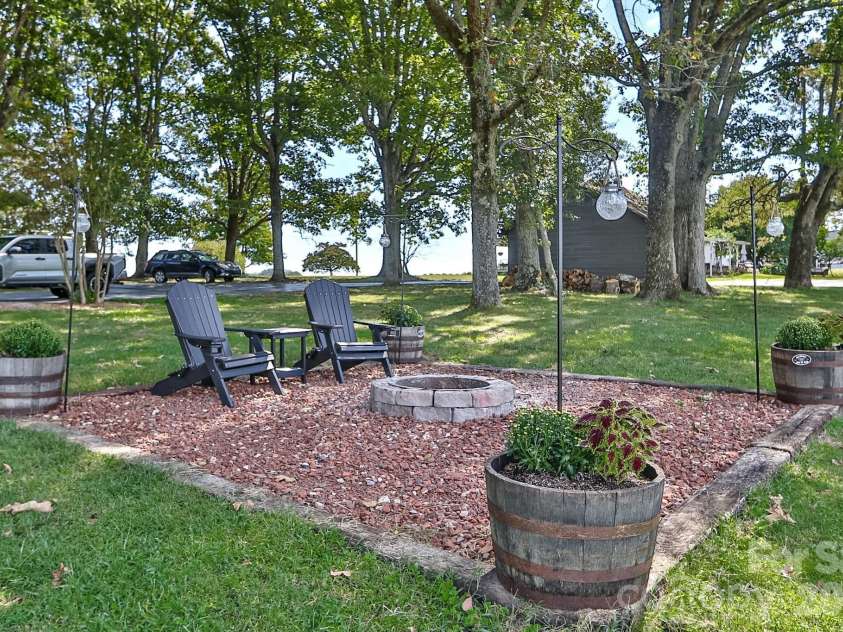 2659 US Highway 21 Highway, Hamptonville, NC 27020.  MLS# CAR4428332, YatesRealty ID 54306. 
