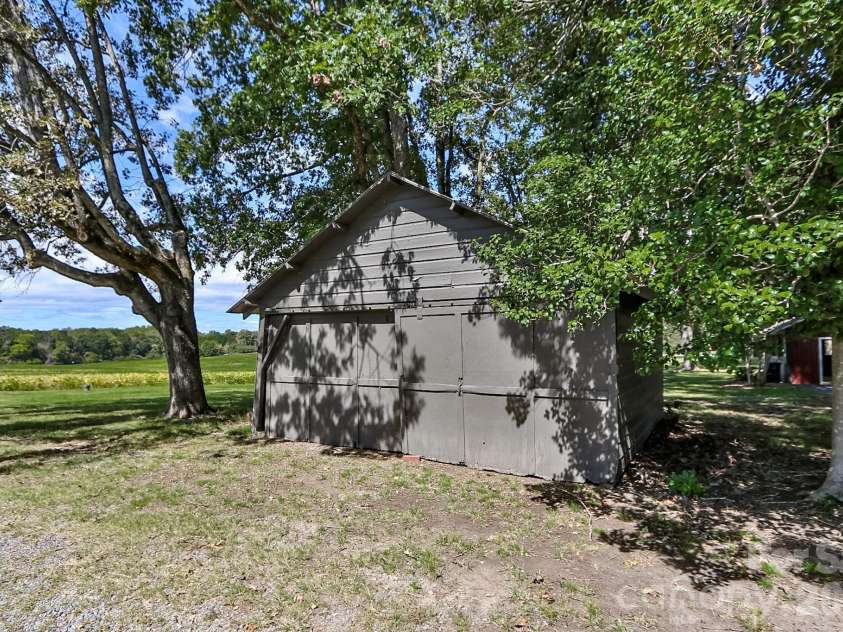 2659 US Highway 21 Highway, Hamptonville, NC 27020.  MLS# CAR4428332, YatesRealty ID 54306. 