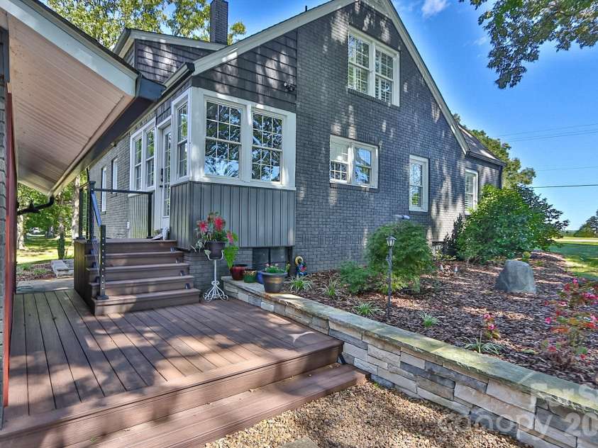 2659 US Highway 21 Highway, Hamptonville, NC 27020.  MLS# CAR4428332, YatesRealty ID 54306. 
