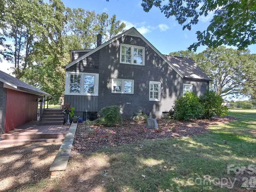 2659 US Highway 21 Highway, Hamptonville, NC 27020.  MLS# CAR4428332, YatesRealty ID 54306. 