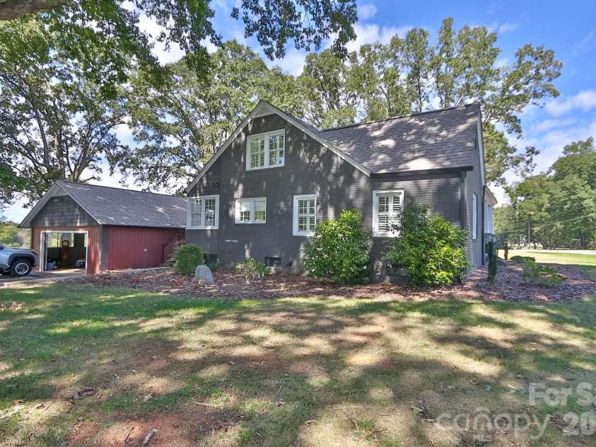 2659 US Highway 21 Highway, Hamptonville, NC 27020.  MLS# CAR4428332, YatesRealty ID 54306. 