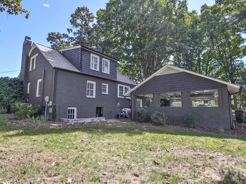 2659 US Highway 21 Highway, Hamptonville, NC 27020.  MLS# CAR4428332, YatesRealty ID 54306. 