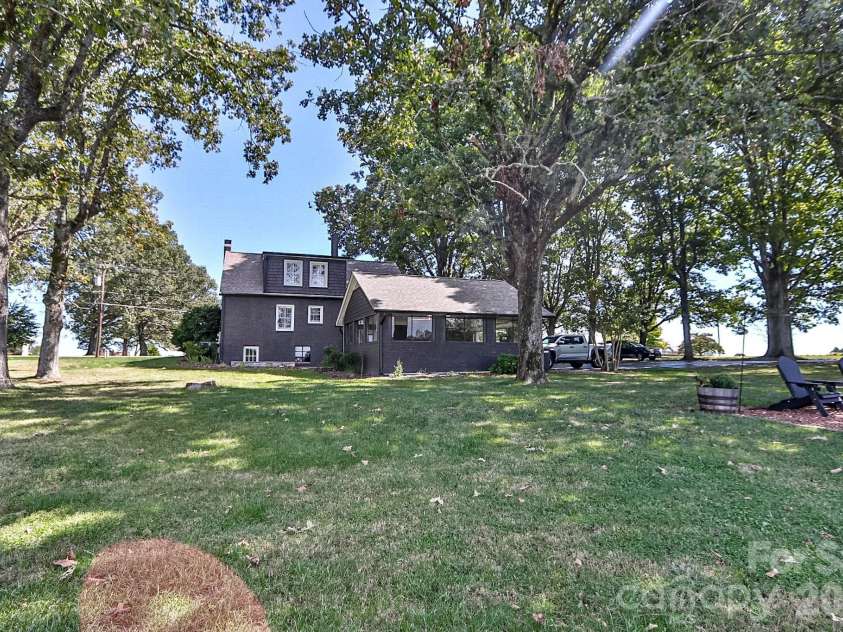 2659 US Highway 21 Highway, Hamptonville, NC 27020.  MLS# CAR4428332, YatesRealty ID 54306. 