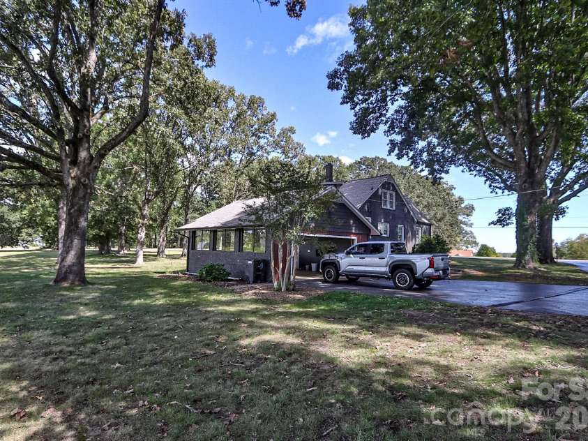 2659 US Highway 21 Highway, Hamptonville, NC 27020.  MLS# CAR4428332, YatesRealty ID 54306. 