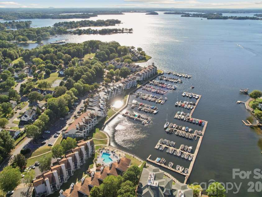 18819 Vineyard Point Lane, Cornelius, NC 28031.  MLS# CAR4428312, YatesRealty ID 54307. Lake Norman living!