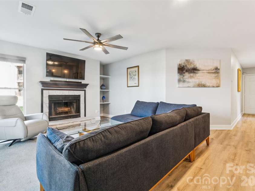 18819 Vineyard Point Lane, Cornelius, NC 28031.  MLS# CAR4428312, YatesRealty ID 54307. Light filled living room