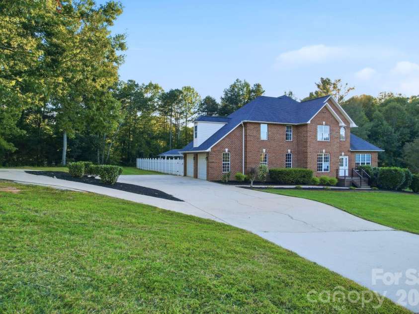 3779 NC 16 Highway, Maiden, NC 28650.  MLS# CAR4428674, YatesRealty ID 54308. 