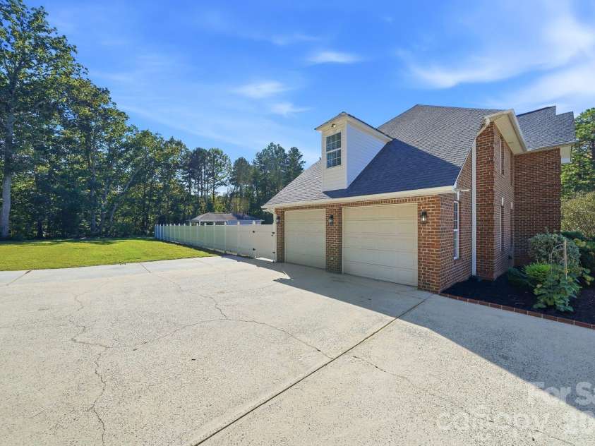 3779 NC 16 Highway, Maiden, NC 28650.  MLS# CAR4428674, YatesRealty ID 54308. 