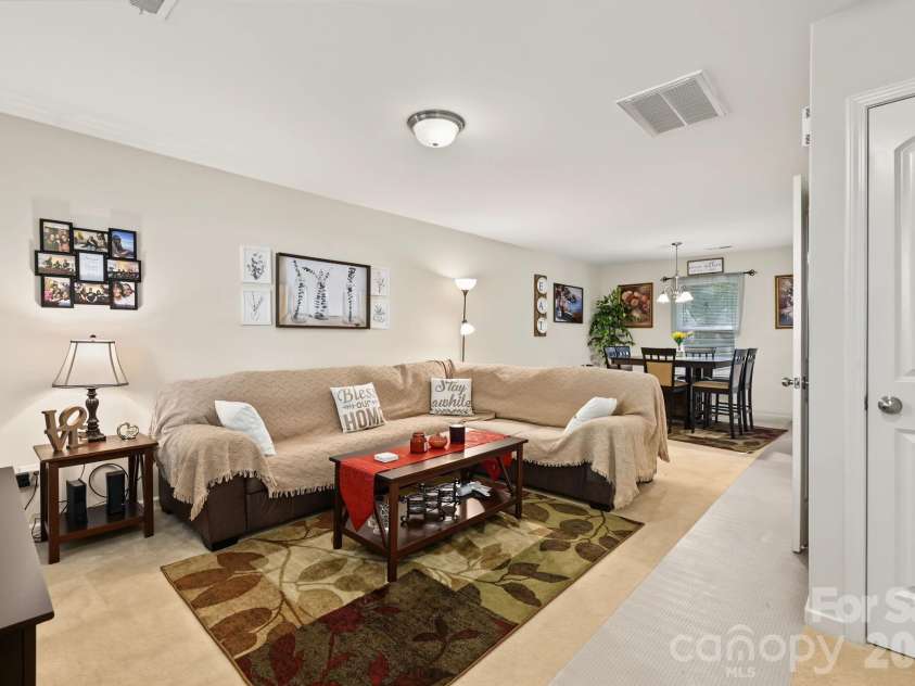 1319 Phil Oneil Drive, Charlotte, NC 28215.  MLS# CAR4427911, YatesRealty ID 54309. 