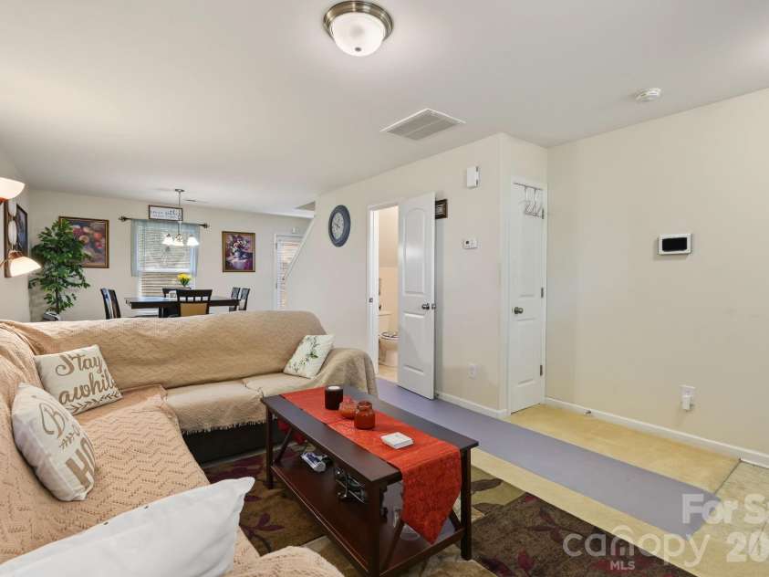 1319 Phil Oneil Drive, Charlotte, NC 28215.  MLS# CAR4427911, YatesRealty ID 54309. 