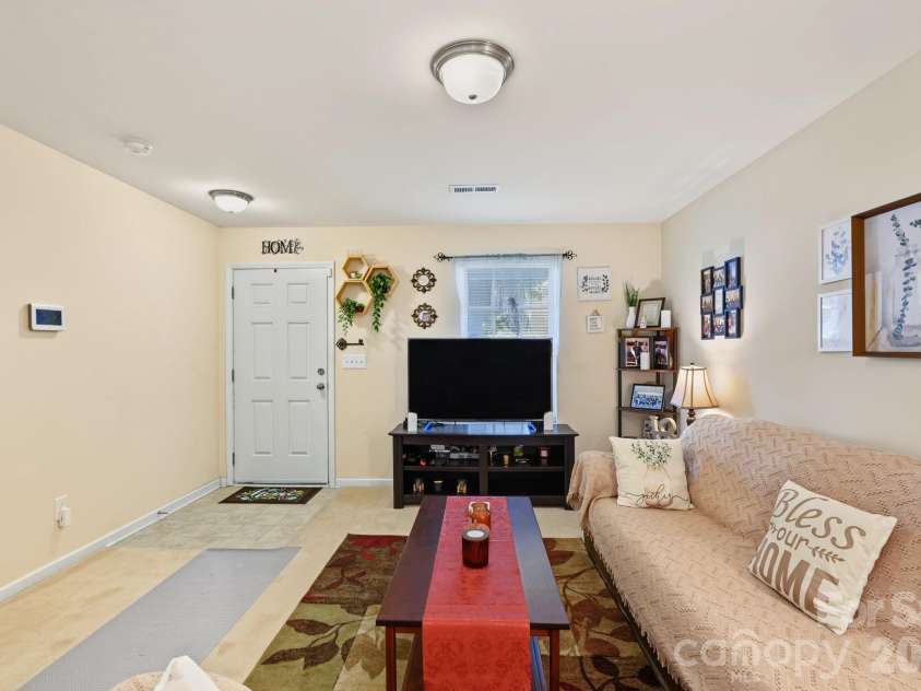 1319 Phil Oneil Drive, Charlotte, NC 28215.  MLS# CAR4427911, YatesRealty ID 54309. 