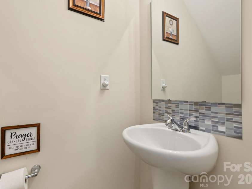 1319 Phil Oneil Drive, Charlotte, NC 28215.  MLS# CAR4427911, YatesRealty ID 54309. 