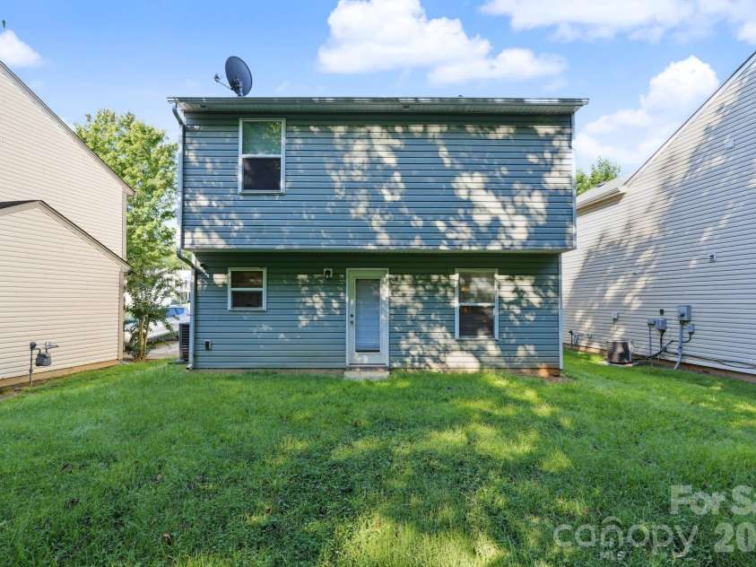 1319 Phil Oneil Drive, Charlotte, NC 28215.  MLS# CAR4427911, YatesRealty ID 54309. 