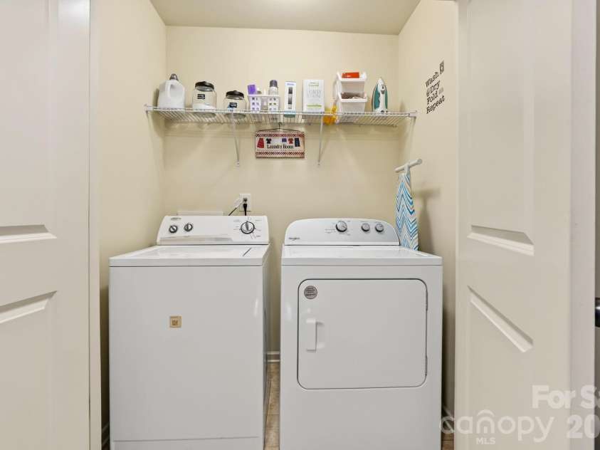 1319 Phil Oneil Drive, Charlotte, NC 28215.  MLS# CAR4427911, YatesRealty ID 54309. L