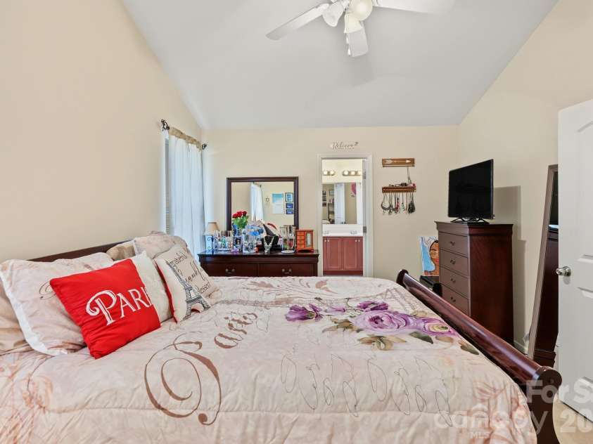 1319 Phil Oneil Drive, Charlotte, NC 28215.  MLS# CAR4427911, YatesRealty ID 54309. Primary bed