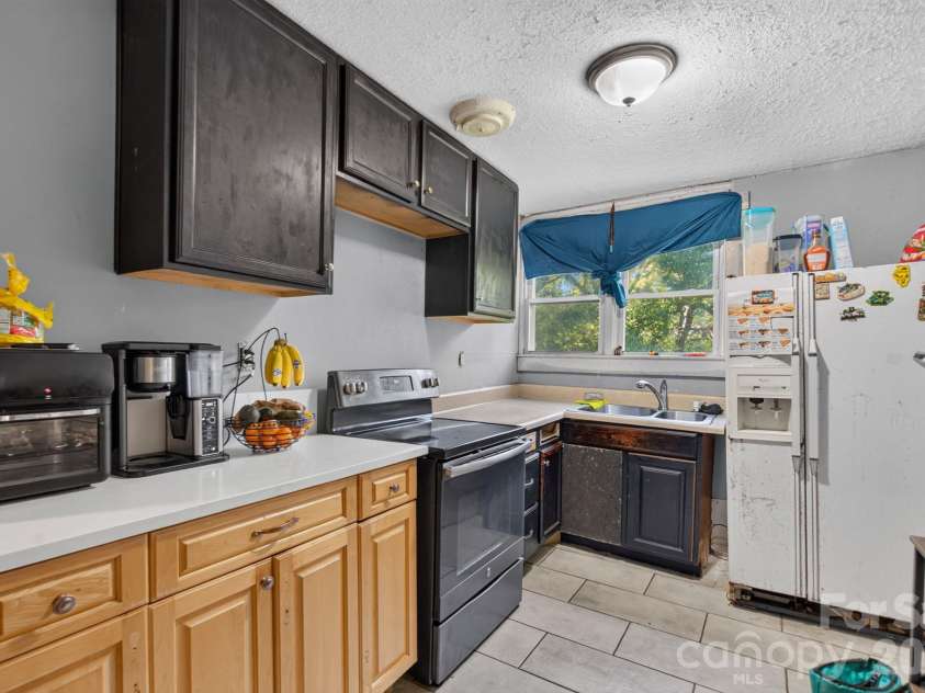 117 Mitchell Street, Salisbury, NC 28144.  MLS# CAR4427966, YatesRealty ID 54311. 