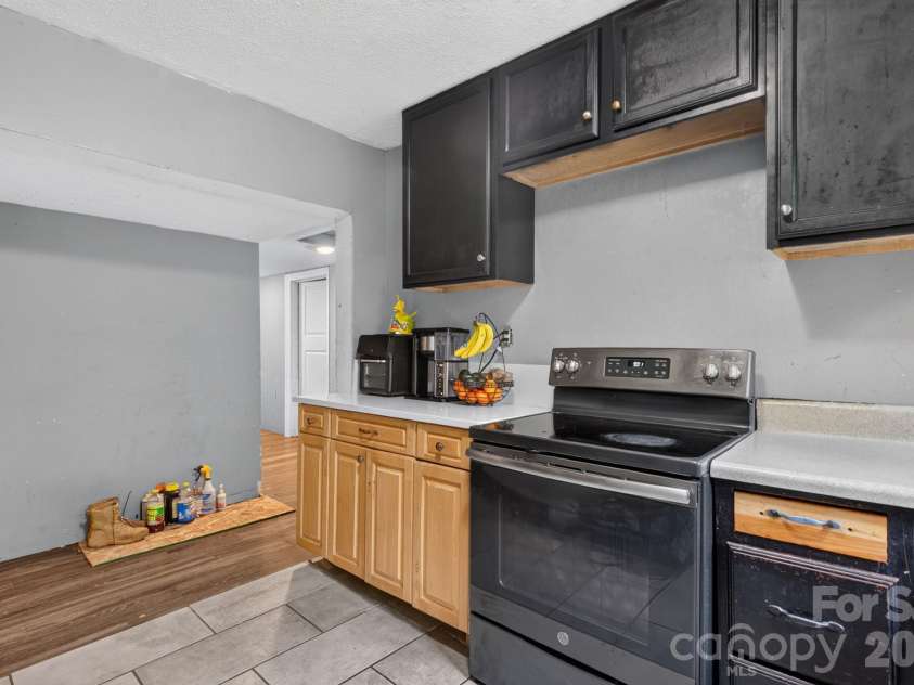 117 Mitchell Street, Salisbury, NC 28144.  MLS# CAR4427966, YatesRealty ID 54311. 