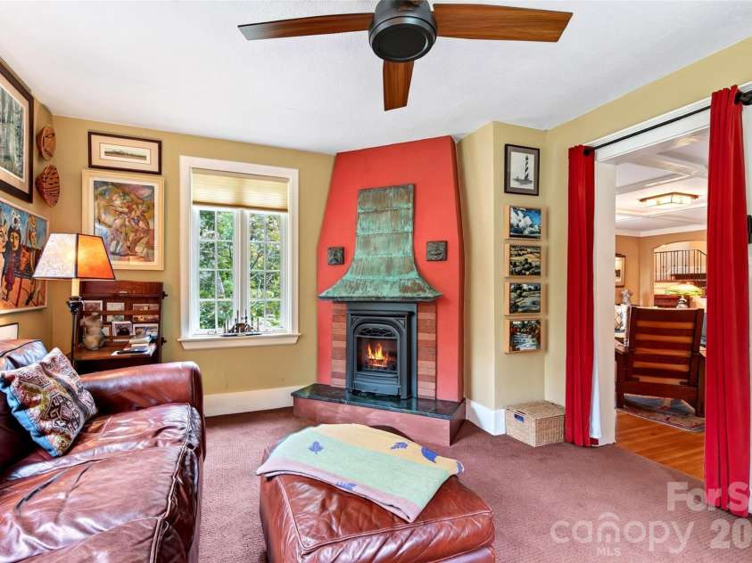 22 Manchester Drive, Asheville, NC 28805.  MLS# CAR4427929, YatesRealty ID 54312. 