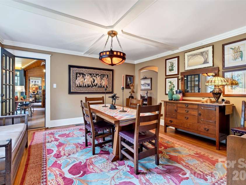 22 Manchester Drive, Asheville, NC 28805.  MLS# CAR4427929, YatesRealty ID 54312. 