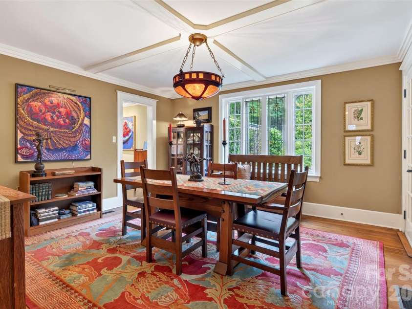 22 Manchester Drive, Asheville, NC 28805.  MLS# CAR4427929, YatesRealty ID 54312. 