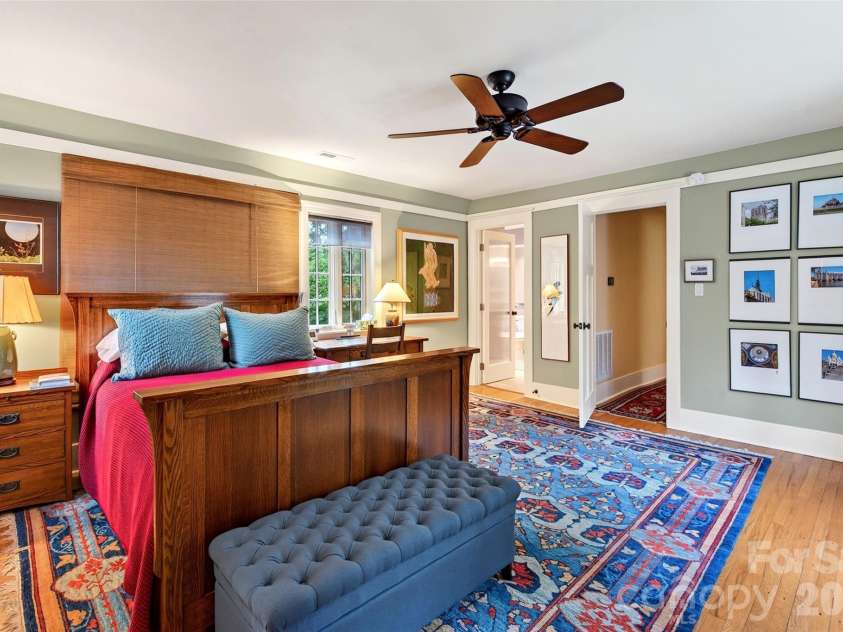 22 Manchester Drive, Asheville, NC 28805.  MLS# CAR4427929, YatesRealty ID 54312. 