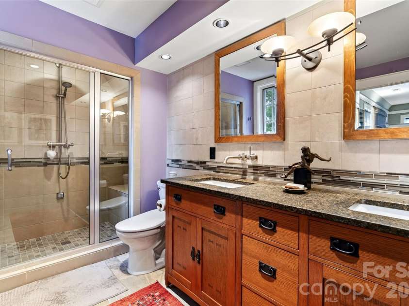 22 Manchester Drive, Asheville, NC 28805.  MLS# CAR4427929, YatesRealty ID 54312. 