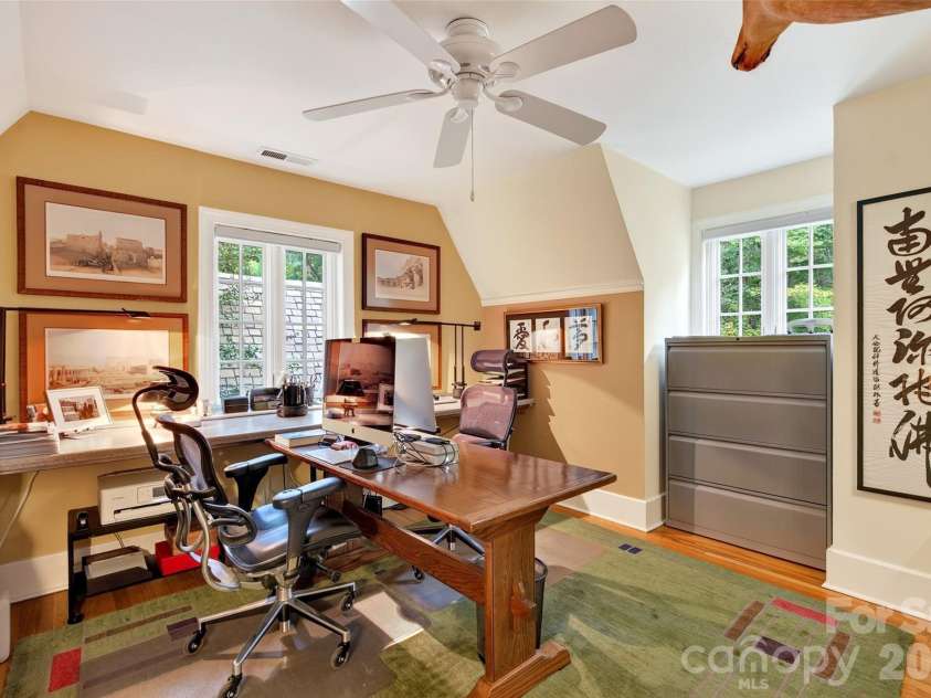 22 Manchester Drive, Asheville, NC 28805.  MLS# CAR4427929, YatesRealty ID 54312. 