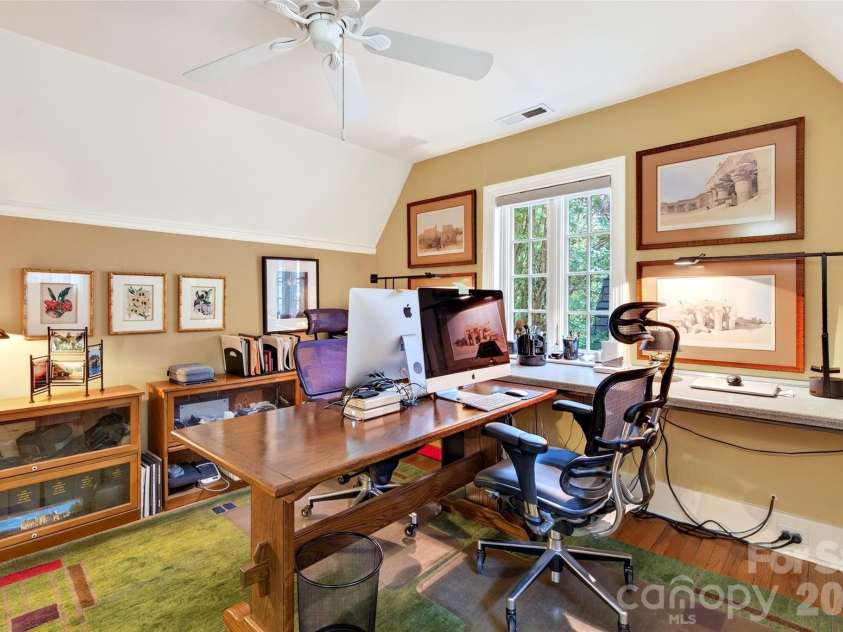 22 Manchester Drive, Asheville, NC 28805.  MLS# CAR4427929, YatesRealty ID 54312. 