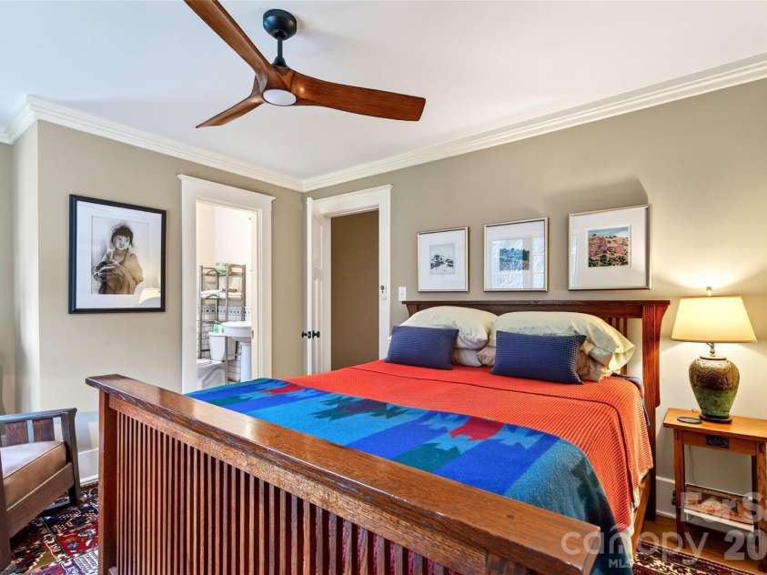 22 Manchester Drive, Asheville, NC 28805.  MLS# CAR4427929, YatesRealty ID 54312. 