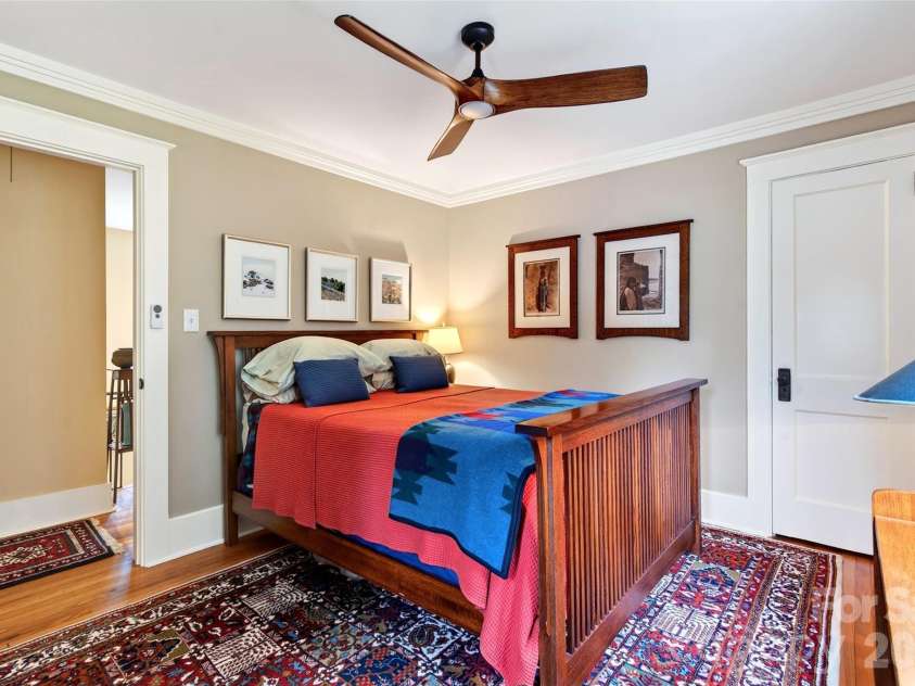 22 Manchester Drive, Asheville, NC 28805.  MLS# CAR4427929, YatesRealty ID 54312. 