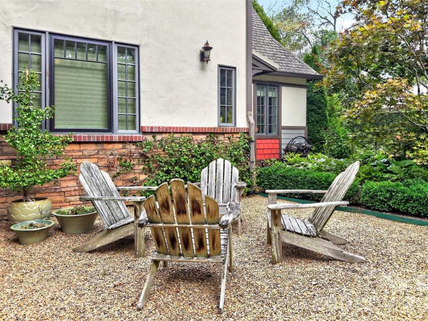 22 Manchester Drive, Asheville, NC 28805.  MLS# CAR4427929, YatesRealty ID 54312. 