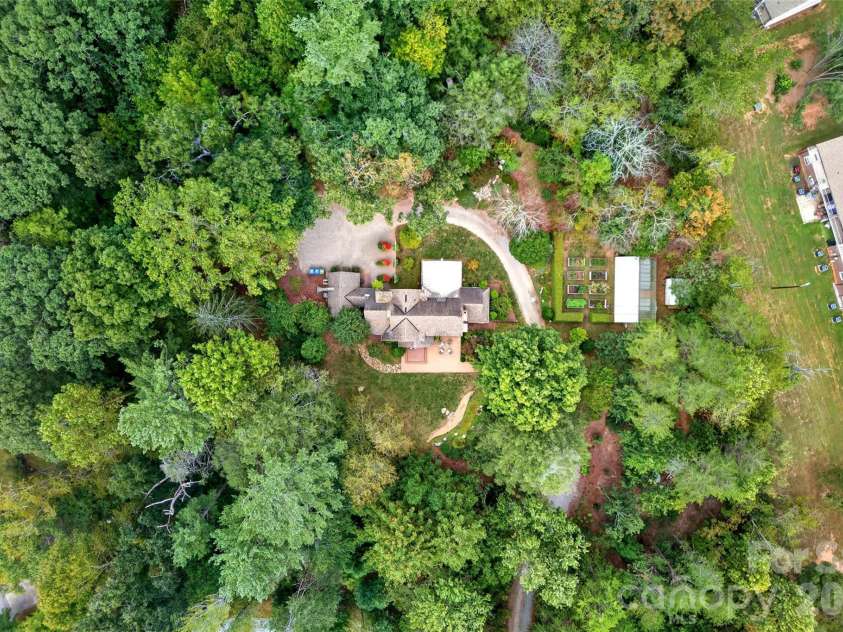 22 Manchester Drive, Asheville, NC 28805.  MLS# CAR4427929, YatesRealty ID 54312. 