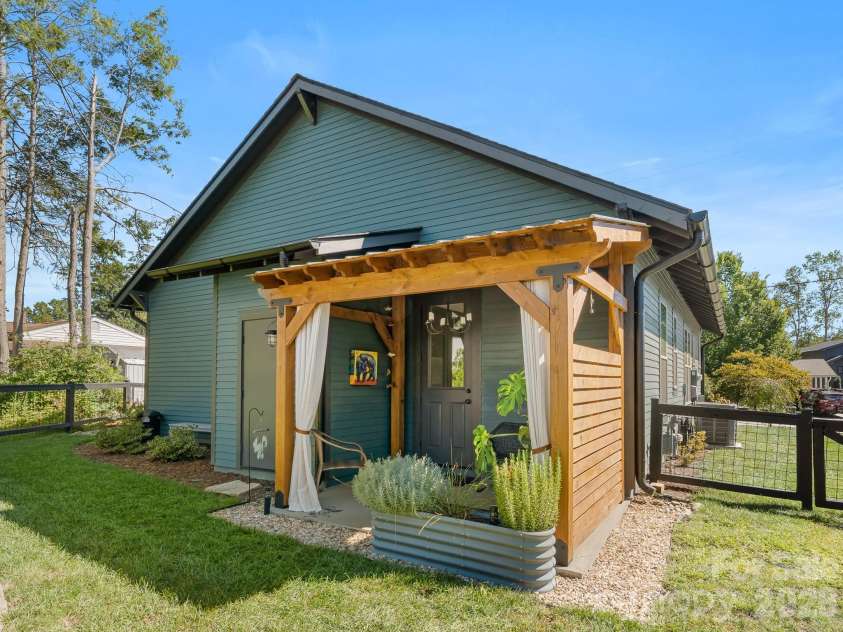 65 White Oak Lane, Brevard, NC 28712.  MLS# CAR4427821, YatesRealty ID 54314. 