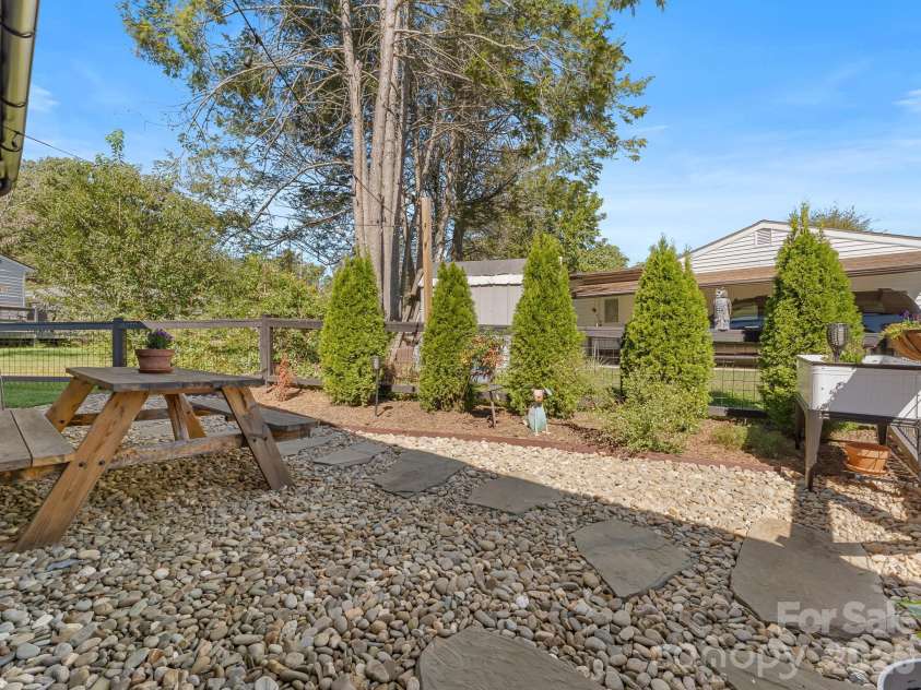 65 White Oak Lane, Brevard, NC 28712.  MLS# CAR4427821, YatesRealty ID 54314. 