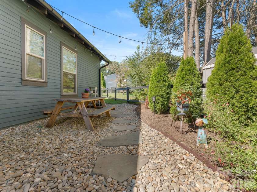 65 White Oak Lane, Brevard, NC 28712.  MLS# CAR4427821, YatesRealty ID 54314. 