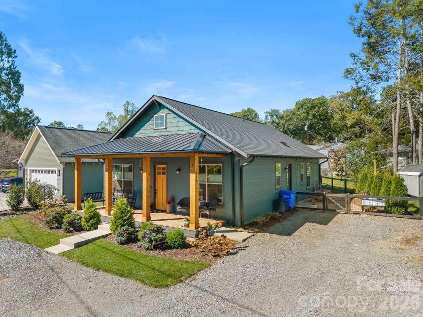 65 White Oak Lane, Brevard, NC 28712.  MLS# CAR4427821, YatesRealty ID 54314. 