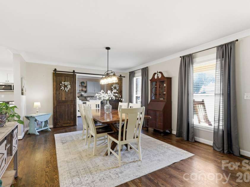 8317 Fallsdale Drive, Charlotte, NC 28214.  MLS# CAR4427702, YatesRealty ID 54315. 
