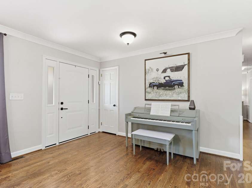 8317 Fallsdale Drive, Charlotte, NC 28214.  MLS# CAR4427702, YatesRealty ID 54315. 