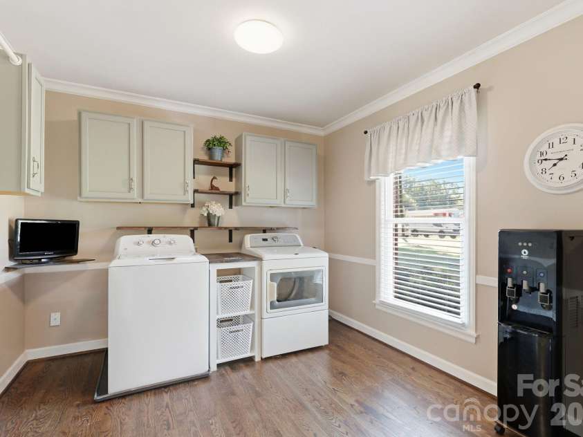 8317 Fallsdale Drive, Charlotte, NC 28214.  MLS# CAR4427702, YatesRealty ID 54315. 