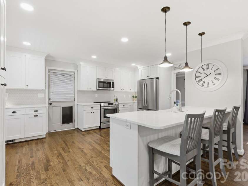 8317 Fallsdale Drive, Charlotte, NC 28214.  MLS# CAR4427702, YatesRealty ID 54315. 
