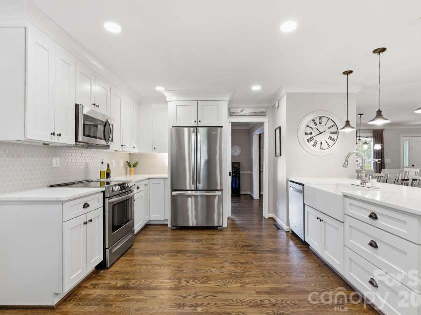 8317 Fallsdale Drive, Charlotte, NC 28214.  MLS# CAR4427702, YatesRealty ID 54315. 