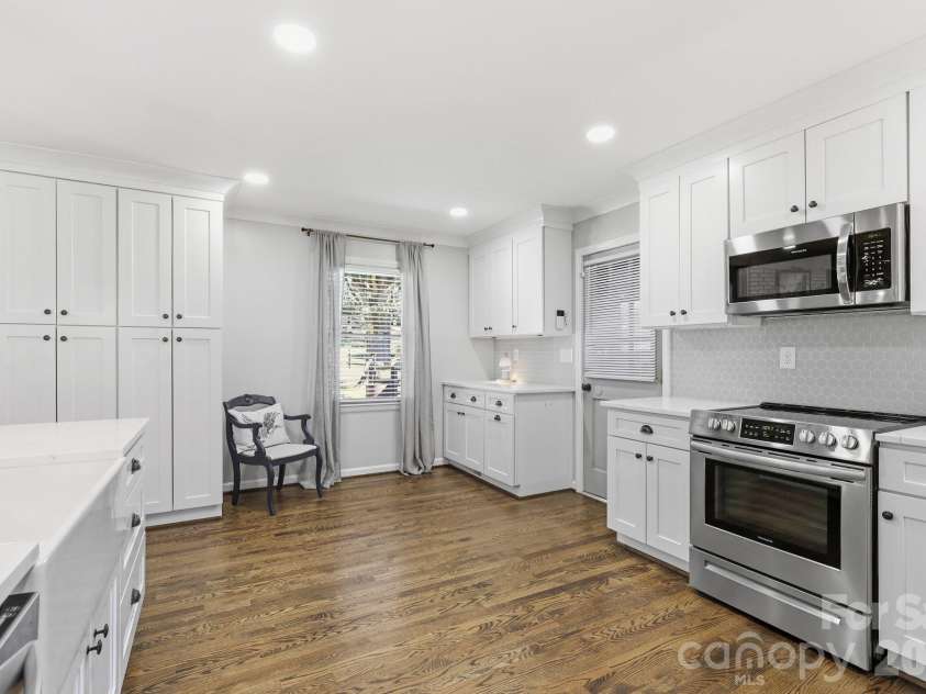 8317 Fallsdale Drive, Charlotte, NC 28214.  MLS# CAR4427702, YatesRealty ID 54315. 