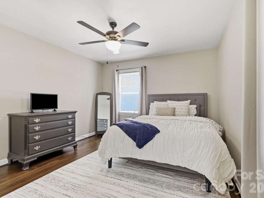 8317 Fallsdale Drive, Charlotte, NC 28214.  MLS# CAR4427702, YatesRealty ID 54315. 