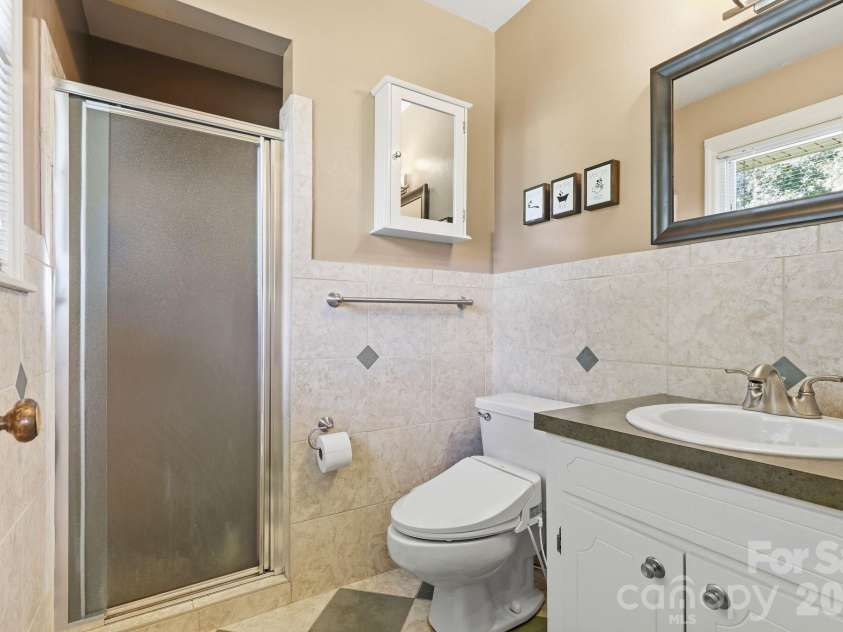 8317 Fallsdale Drive, Charlotte, NC 28214.  MLS# CAR4427702, YatesRealty ID 54315. 