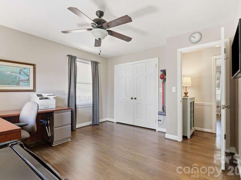 8317 Fallsdale Drive, Charlotte, NC 28214.  MLS# CAR4427702, YatesRealty ID 54315. 