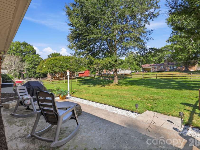 8317 Fallsdale Drive, Charlotte, NC 28214.  MLS# CAR4427702, YatesRealty ID 54315. 