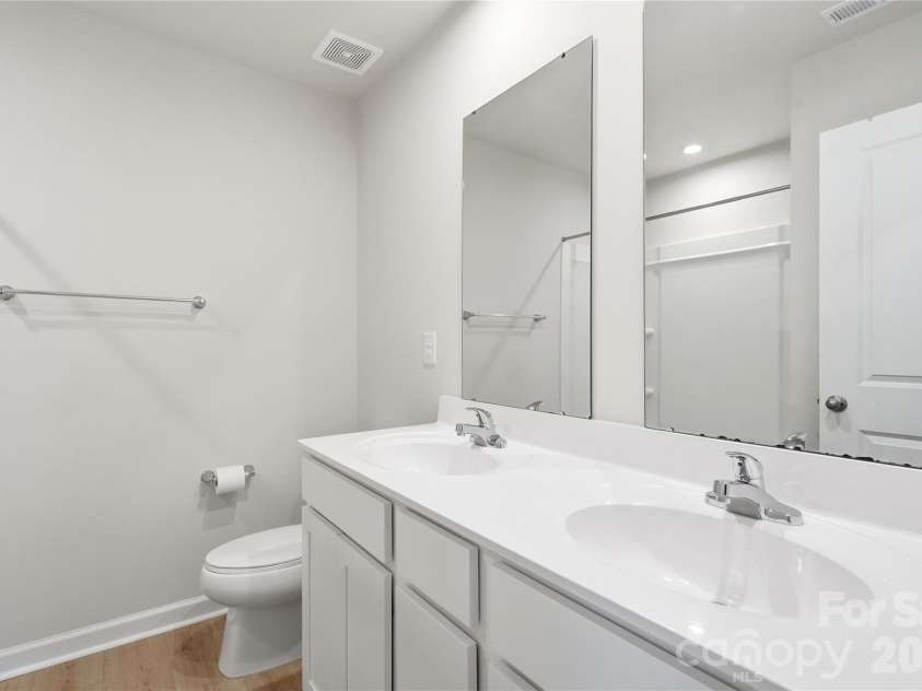 2014 Silver Creek Road, Charlotte, NC 28214.  MLS# CAR4427378, YatesRealty ID 54319. 