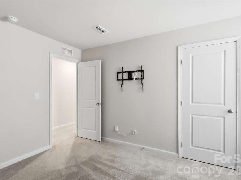 2014 Silver Creek Road, Charlotte, NC 28214.  MLS# CAR4427378, YatesRealty ID 54319. 