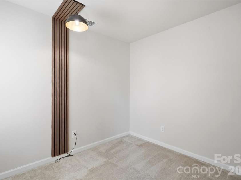 2014 Silver Creek Road, Charlotte, NC 28214.  MLS# CAR4427378, YatesRealty ID 54319. Flex Room